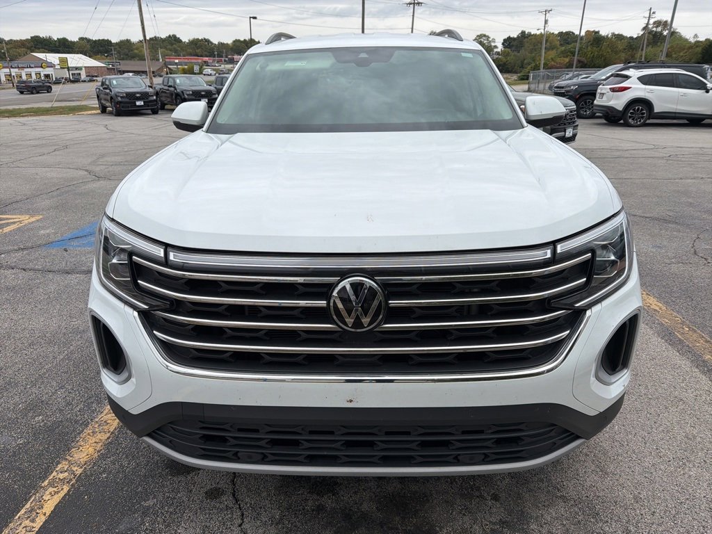 Used 2024 Volkswagen Atlas SE w/Tech with VIN 1V2WR2CA8RC583024 for sale in Kansas City