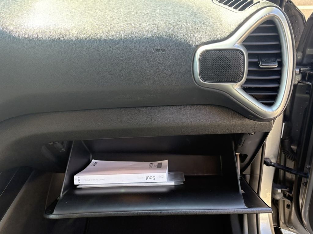 2023 Kia Soul LX photo 32