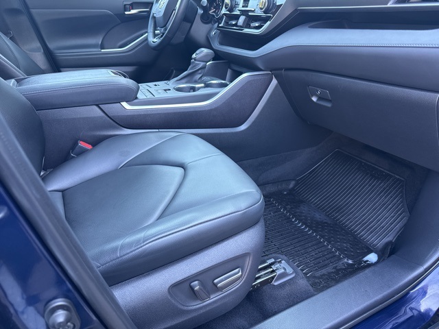 2021 Toyota Highlander XLE photo 14