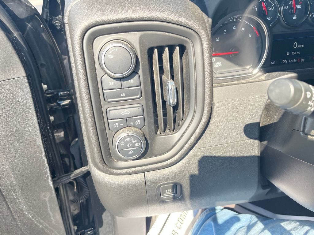 2023 Chevrolet Silverado 2500HD Custom photo 12