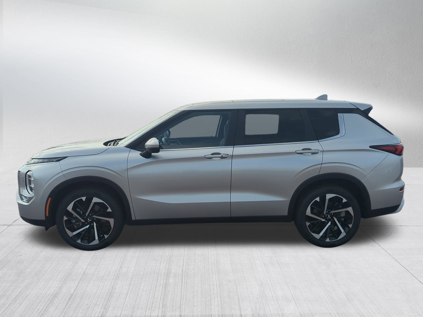 2023 Mitsubishi Outlander SE photo 4