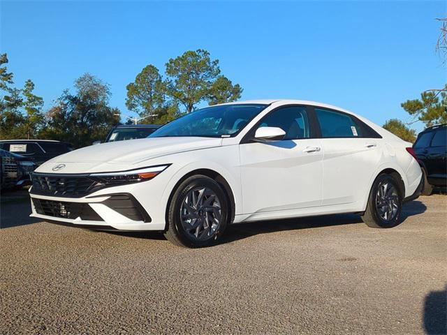 2026 Hyundai Elantra Blue SEL Sport photo 2