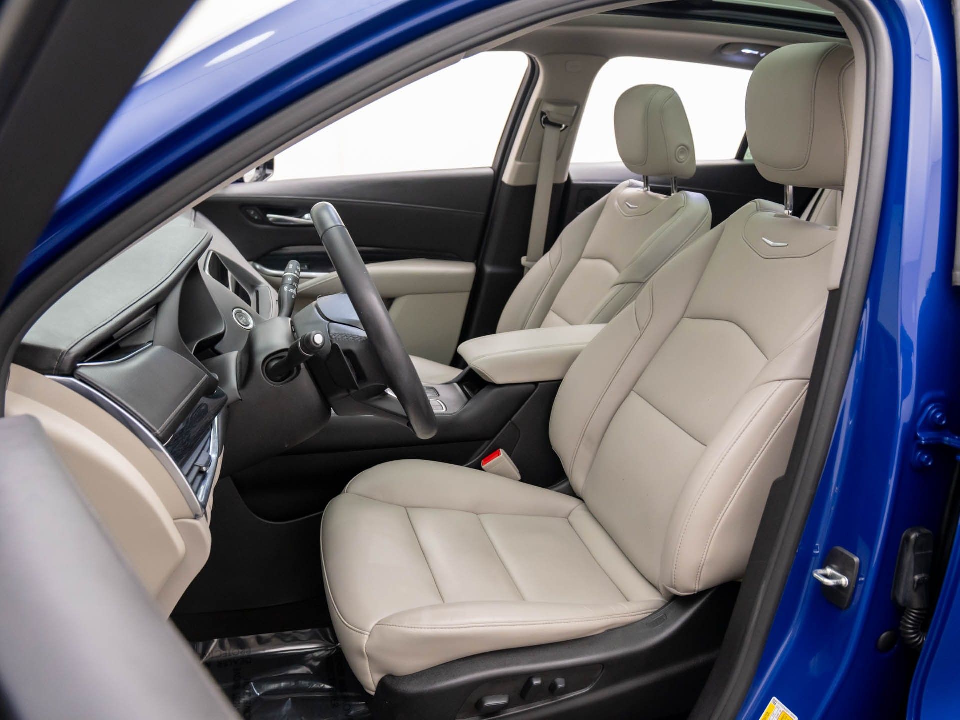 2023 Cadillac XT4 Premium Luxury photo 8
