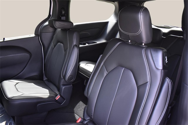2025 Chrysler Pacifica photo 15