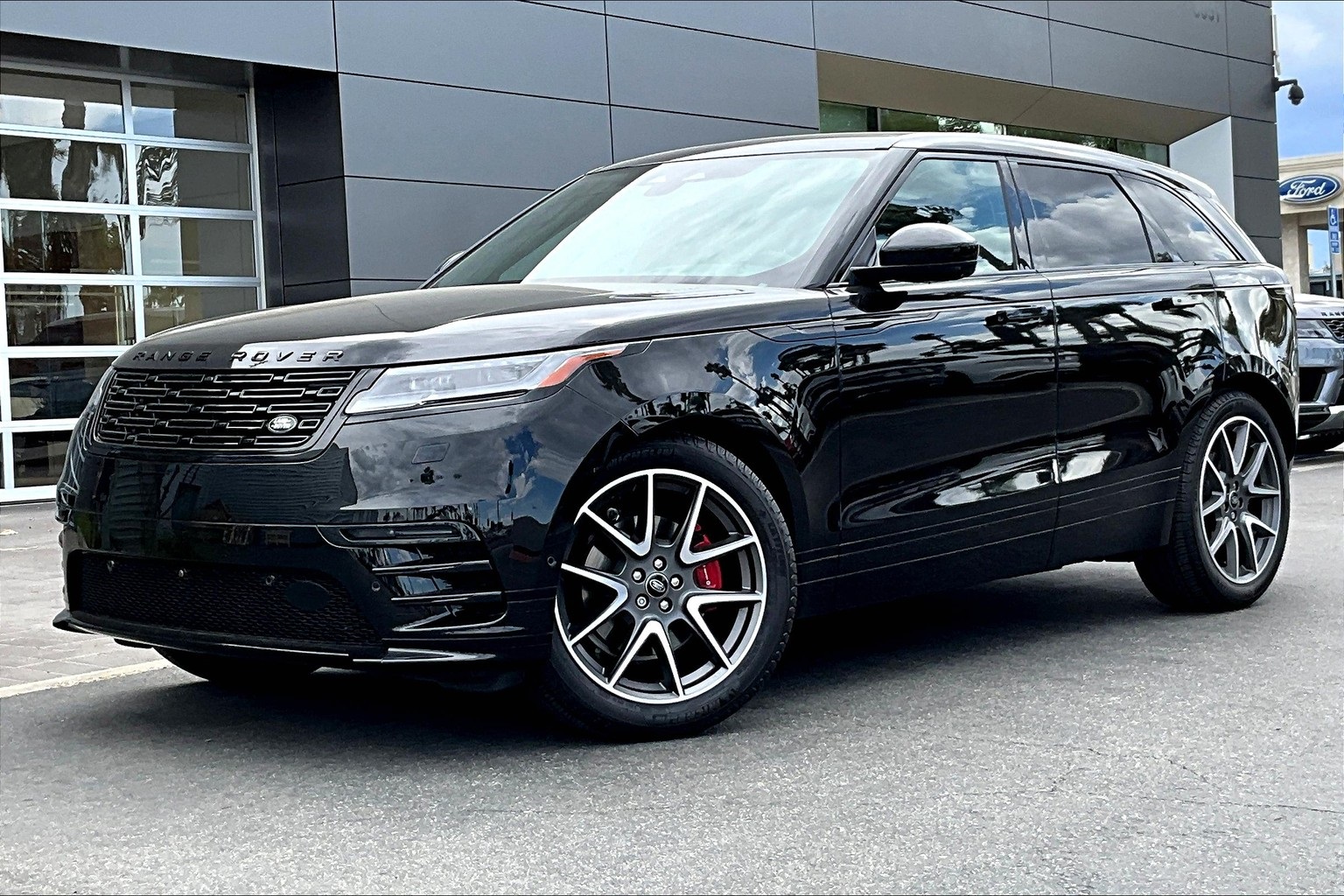 2025 Land Rover Range Rover Velar P250 Dynamic SE