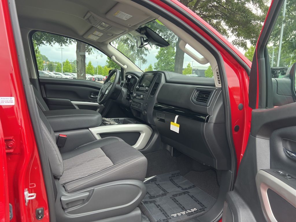 2024 Nissan Titan SV photo 18