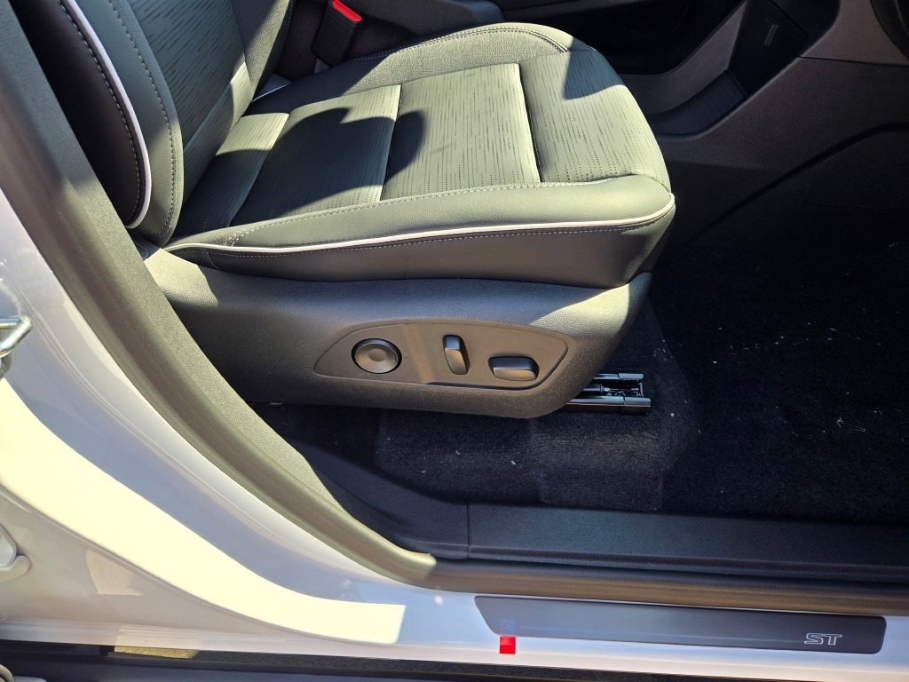 2026 Buick Enclave Sport Touring photo 3
