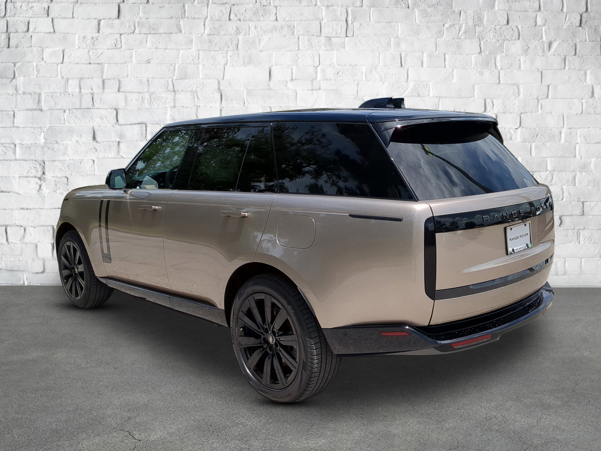 2025 Land Rover Range Rover SE photo 4
