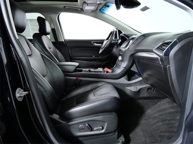 2019 Ford Edge Titanium photo 11