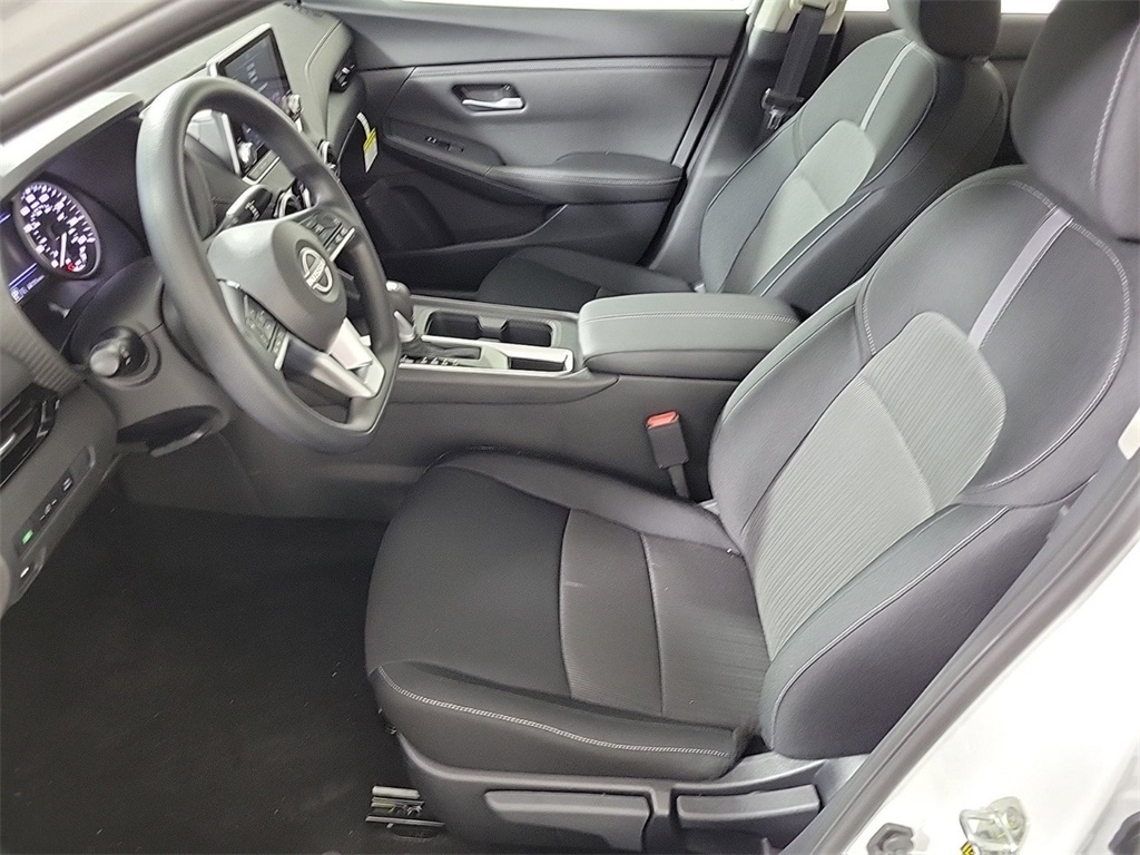 2025 Nissan Sentra SV photo 17