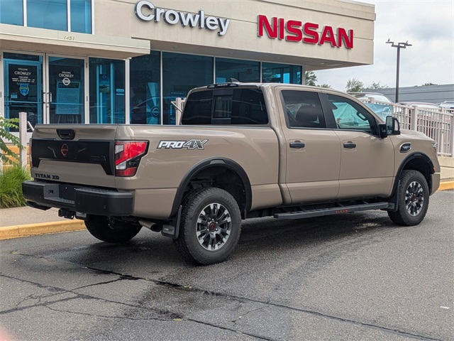 2024 Nissan Titan PRO-4X photo 3