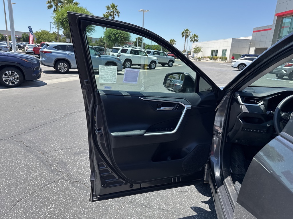 2022 Toyota RAV4 Hybrid Limited photo 8