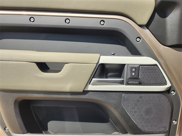 2023 Land Rover Defender 110 SE photo 21