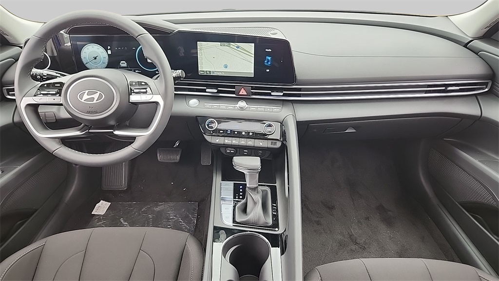 2025 Hyundai Elantra SEL Convenience photo 20