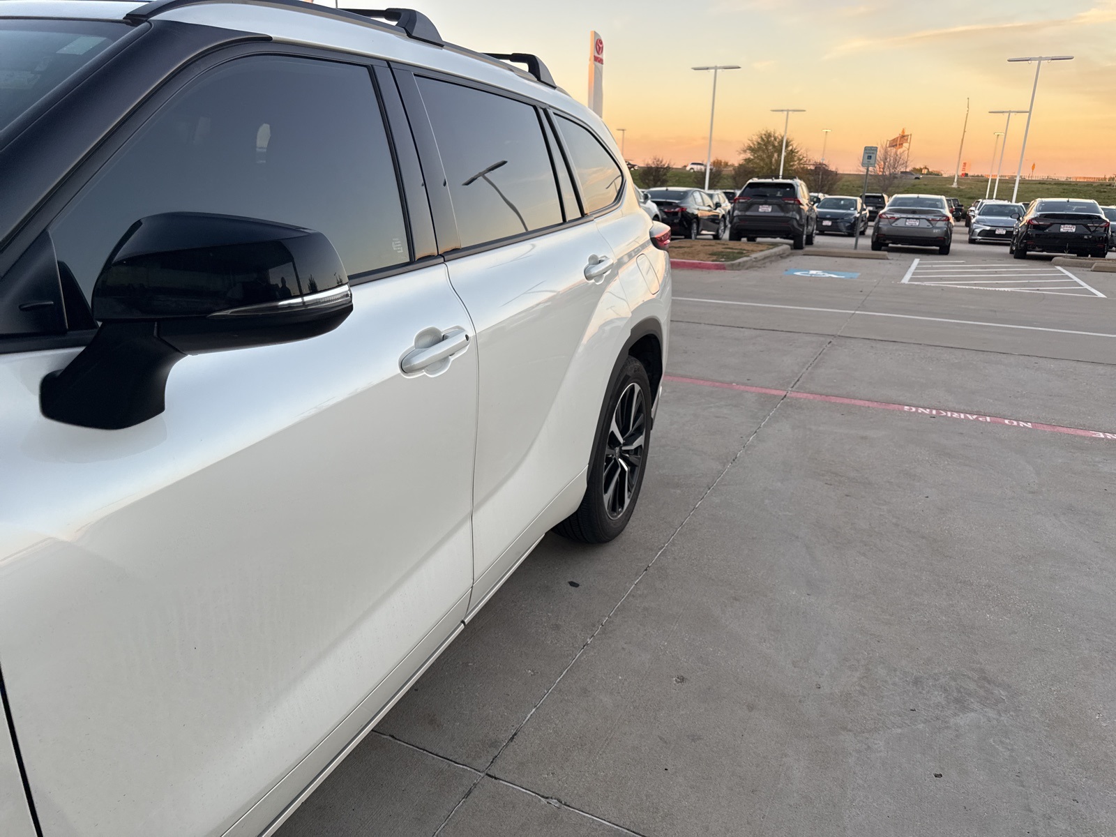 2021 Toyota Highlander XSE photo 2