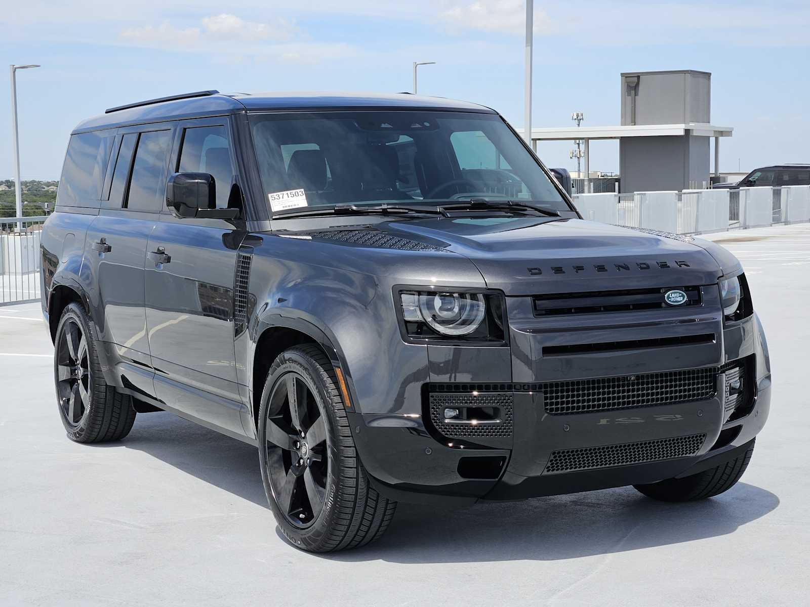 2025 Land Rover Defender 130 X-Dynamic SE photo 3