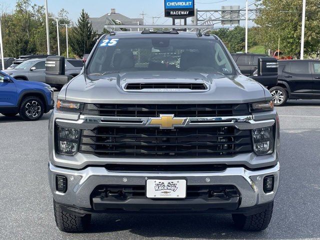 2025 Chevrolet Silverado 3500HD LT photo 2