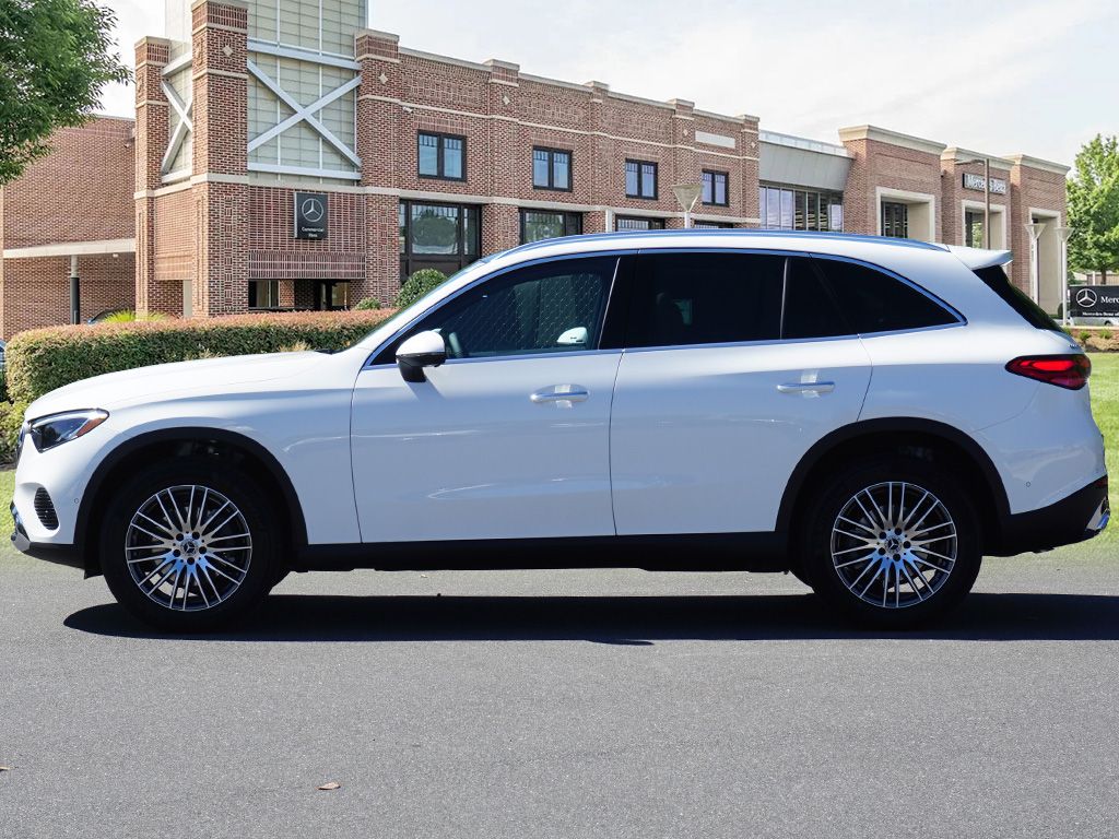 2026 Mercedes Benz GLC 300 4MATIC photo 3