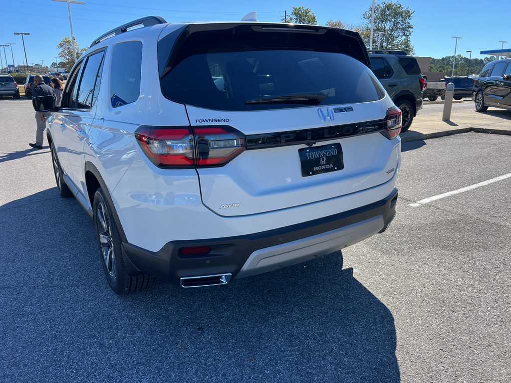 2025 Honda Pilot Touring photo 3