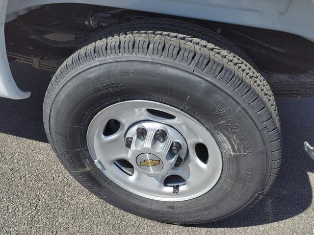 2025 Chevrolet Express Cargo 3500 photo 4