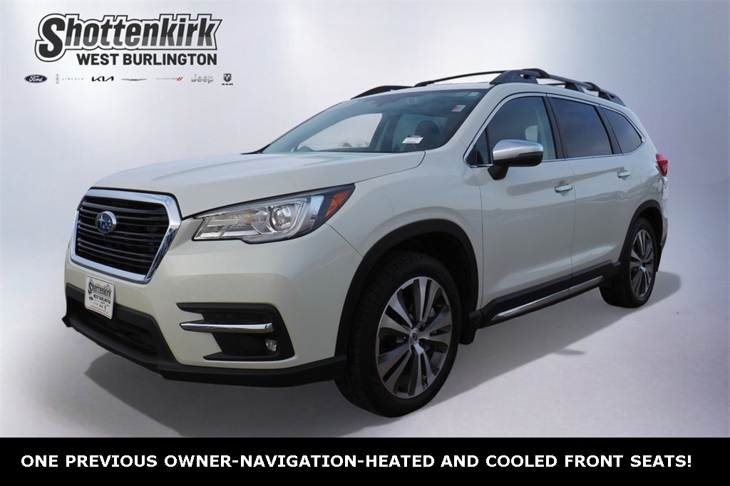 2022 Subaru Ascent Touring's photo