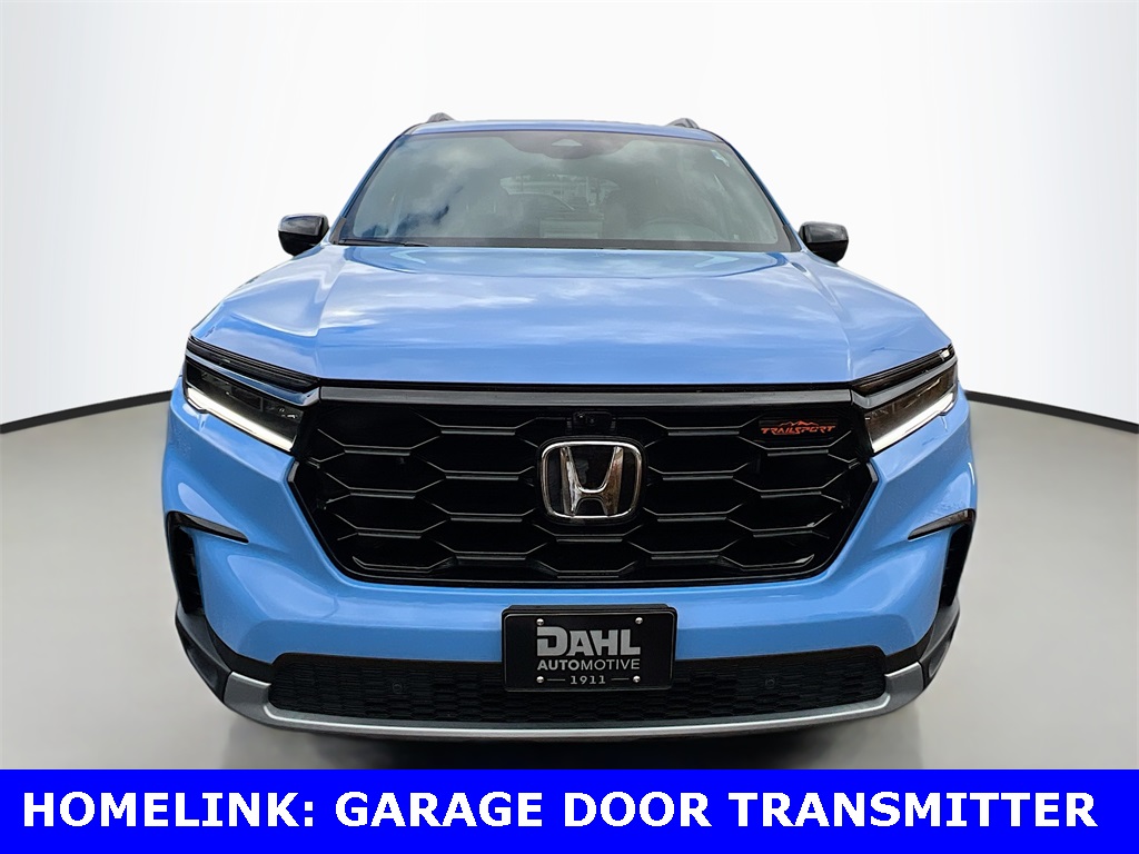 2025 Honda Pilot TrailSport photo 2