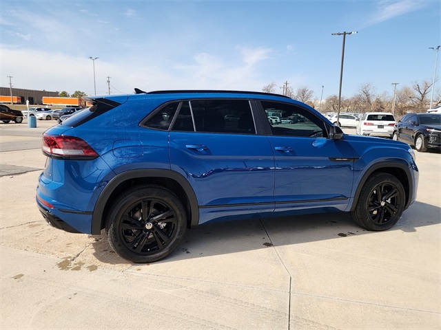 2025 Volkswagen Atlas Cross Sport SEL R-Line photo 2