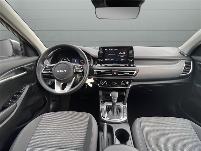 2023 Kia Seltos LX photo 29