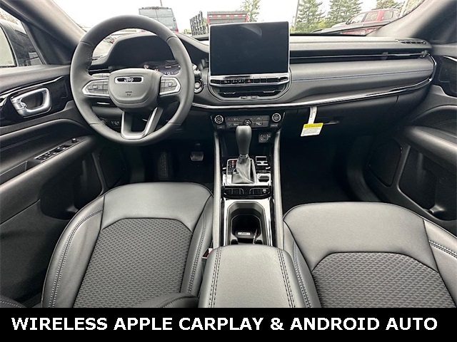 2025 Jeep Compass Latitude photo 3