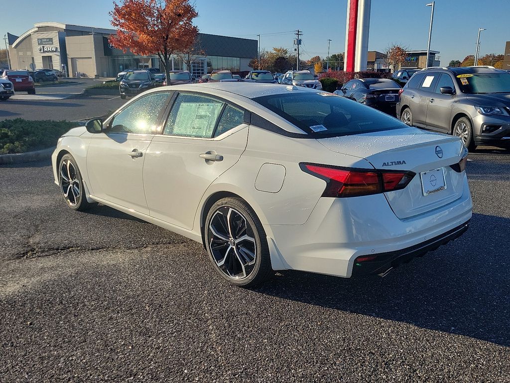 2025 Nissan Altima 2.5 SR photo 3