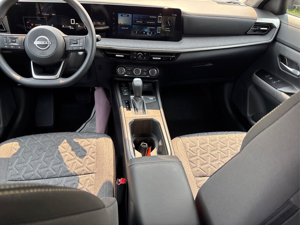 2025 Nissan Kicks SV photo 18
