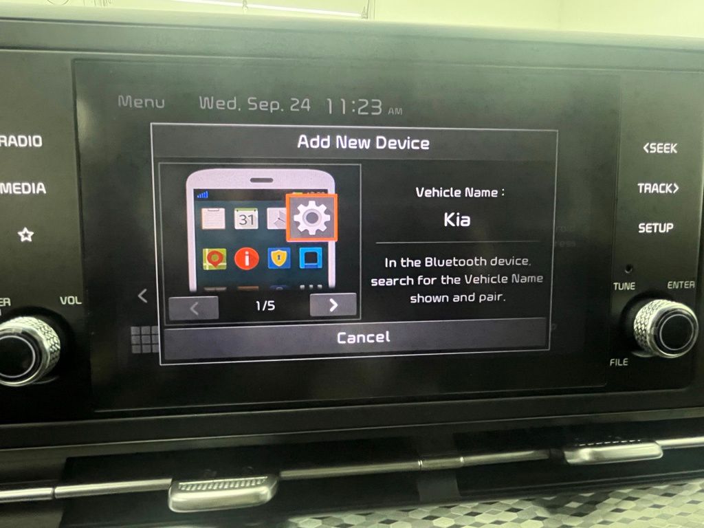 2024 Kia Carnival LX photo 3