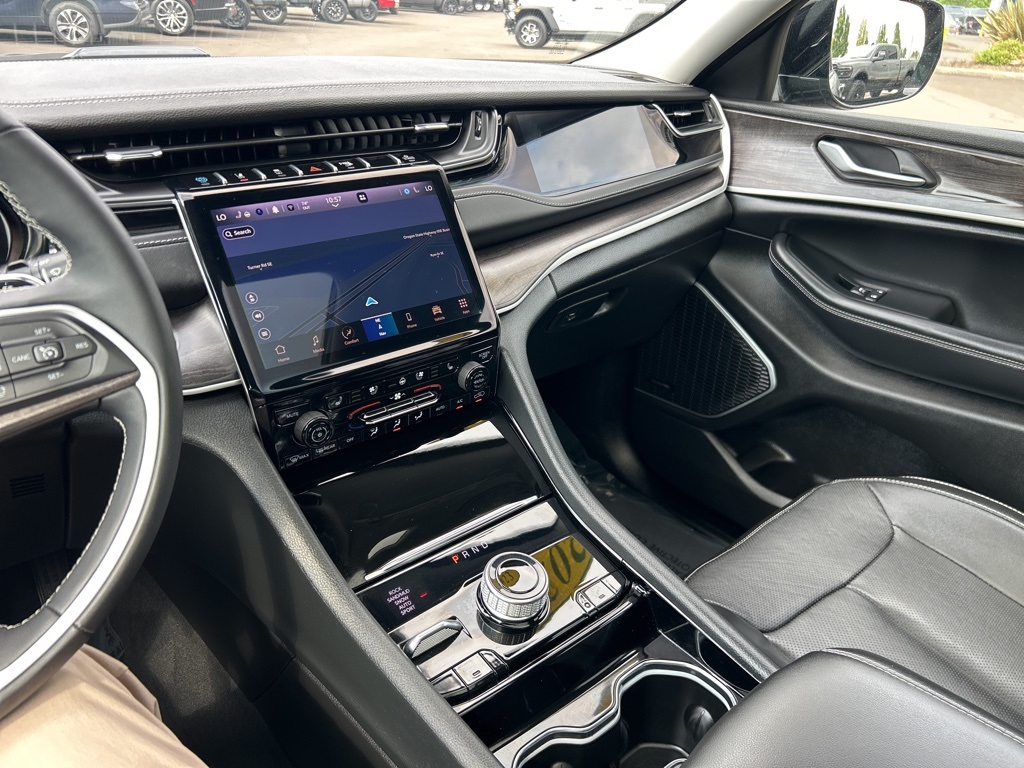2023 Jeep Cherokee Base photo 18
