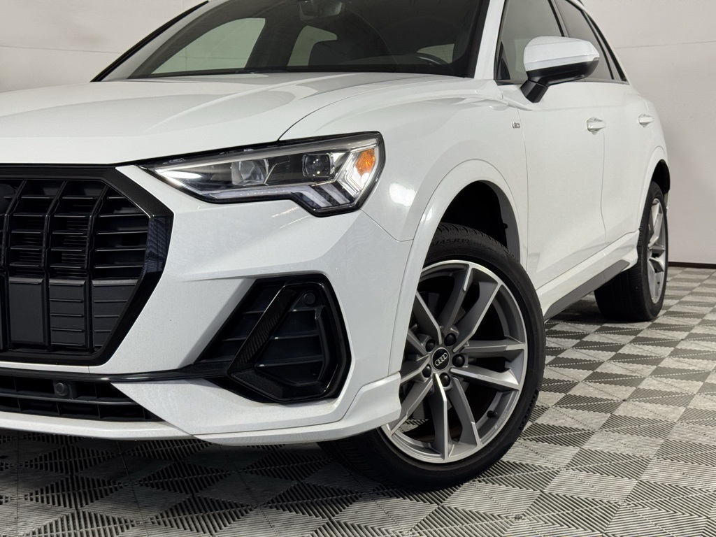 2022 Audi Q3 S line Premium Plus photo 2