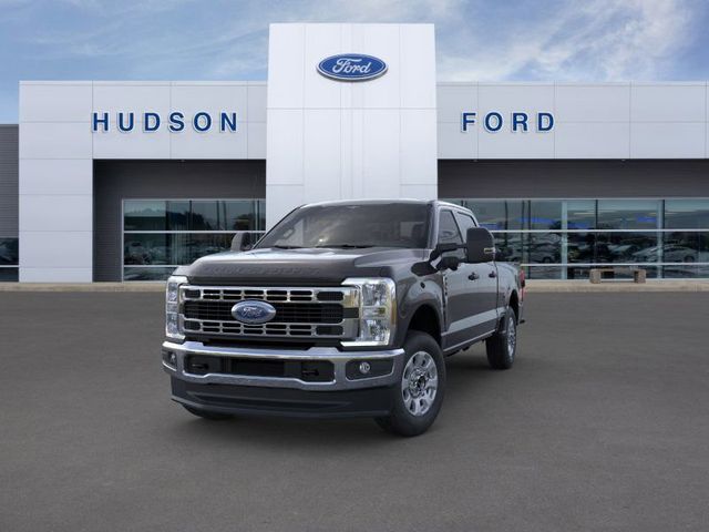2025 Ford F-350 XLT photo 2