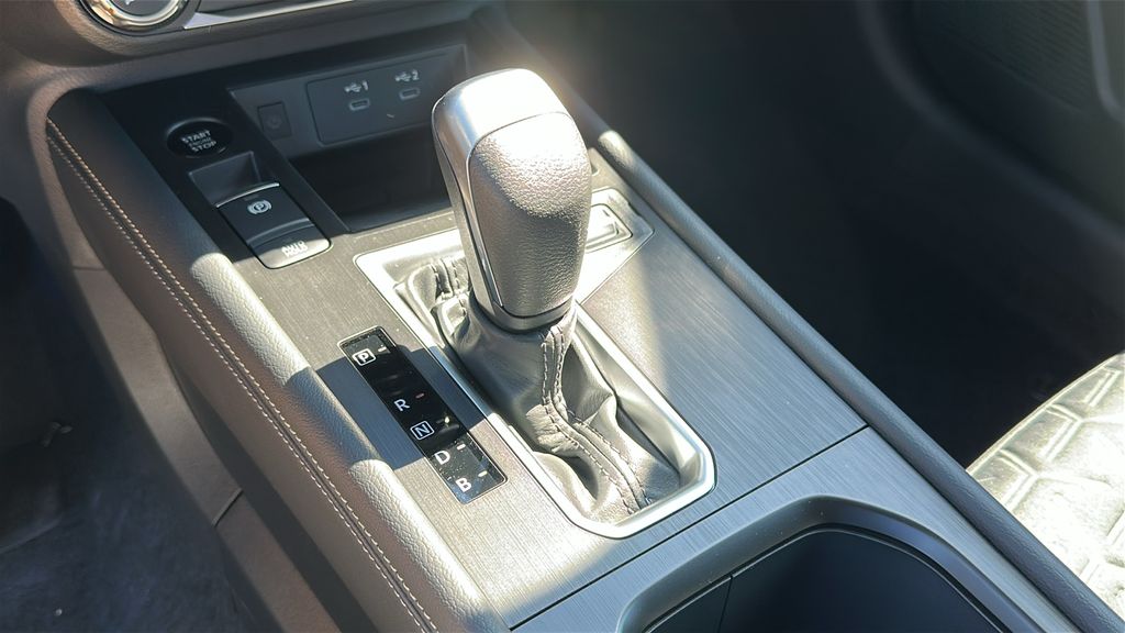 2025 Nissan Kicks SV photo 19