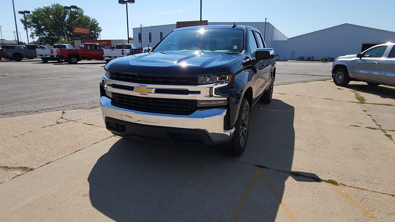 2022 Chevrolet Silverado 1500 LT photo 3