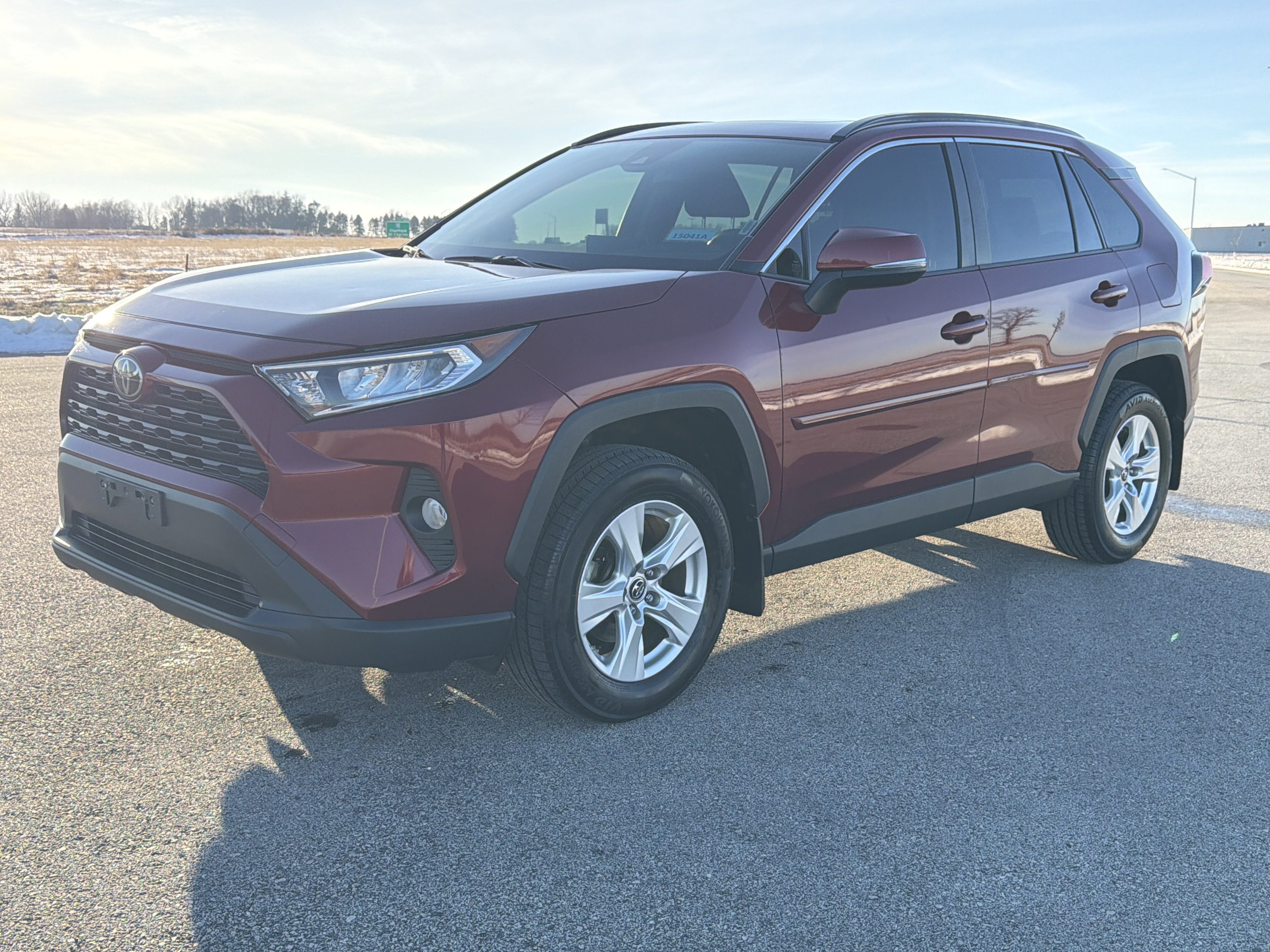 Used 2019 Toyota RAV4 XLE with VIN JTMP1RFV8KD021175 for sale in Burnsville, Minnesota