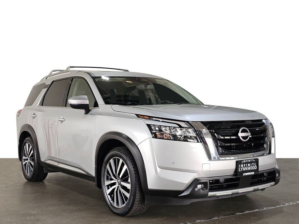 2022 Nissan Pathfinder Platinum photo 3