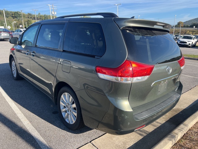 2013 Toyota Sienna photo 3