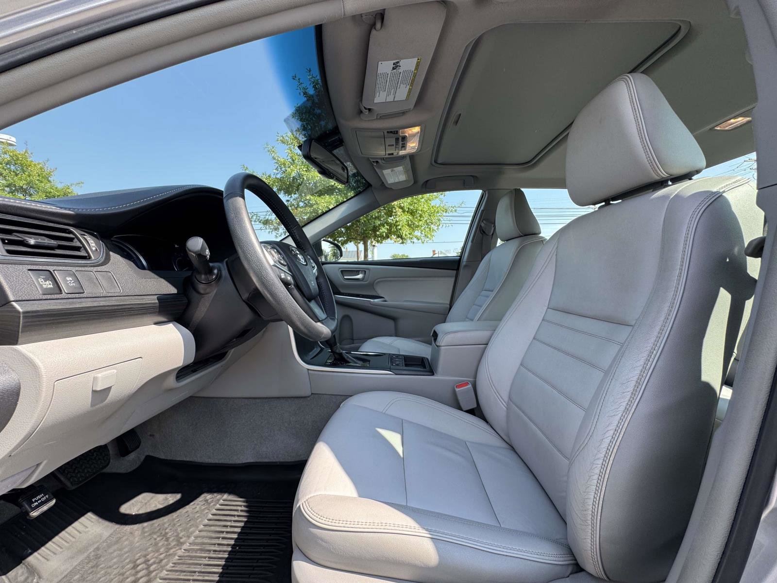 2017 Toyota Camry XLE photo 14