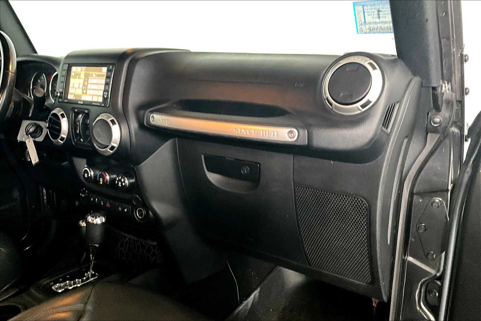 2016 Jeep Wrangler Unlimited Sahara photo 15