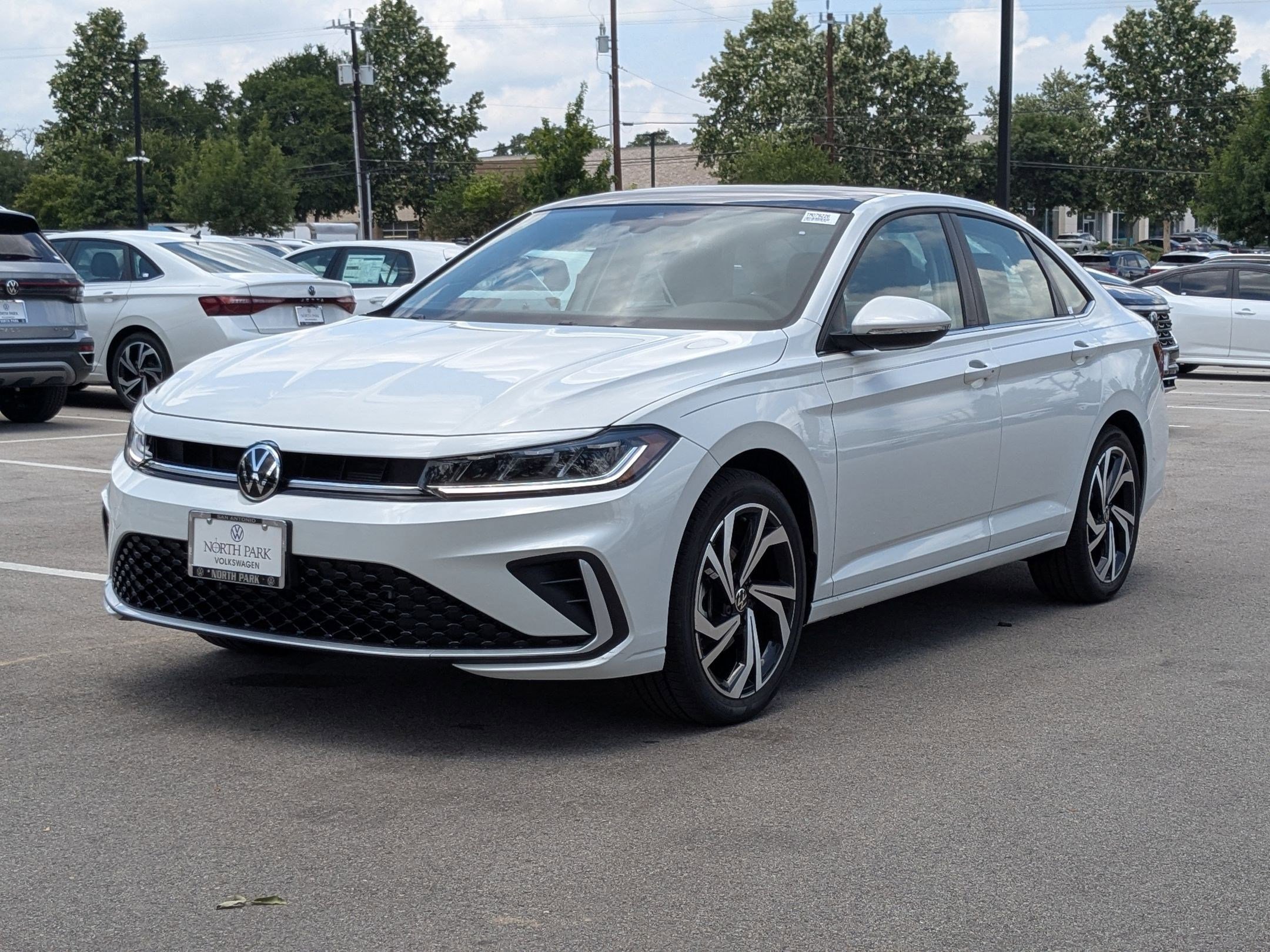 2025 Volkswagen Jetta SEL photo 4