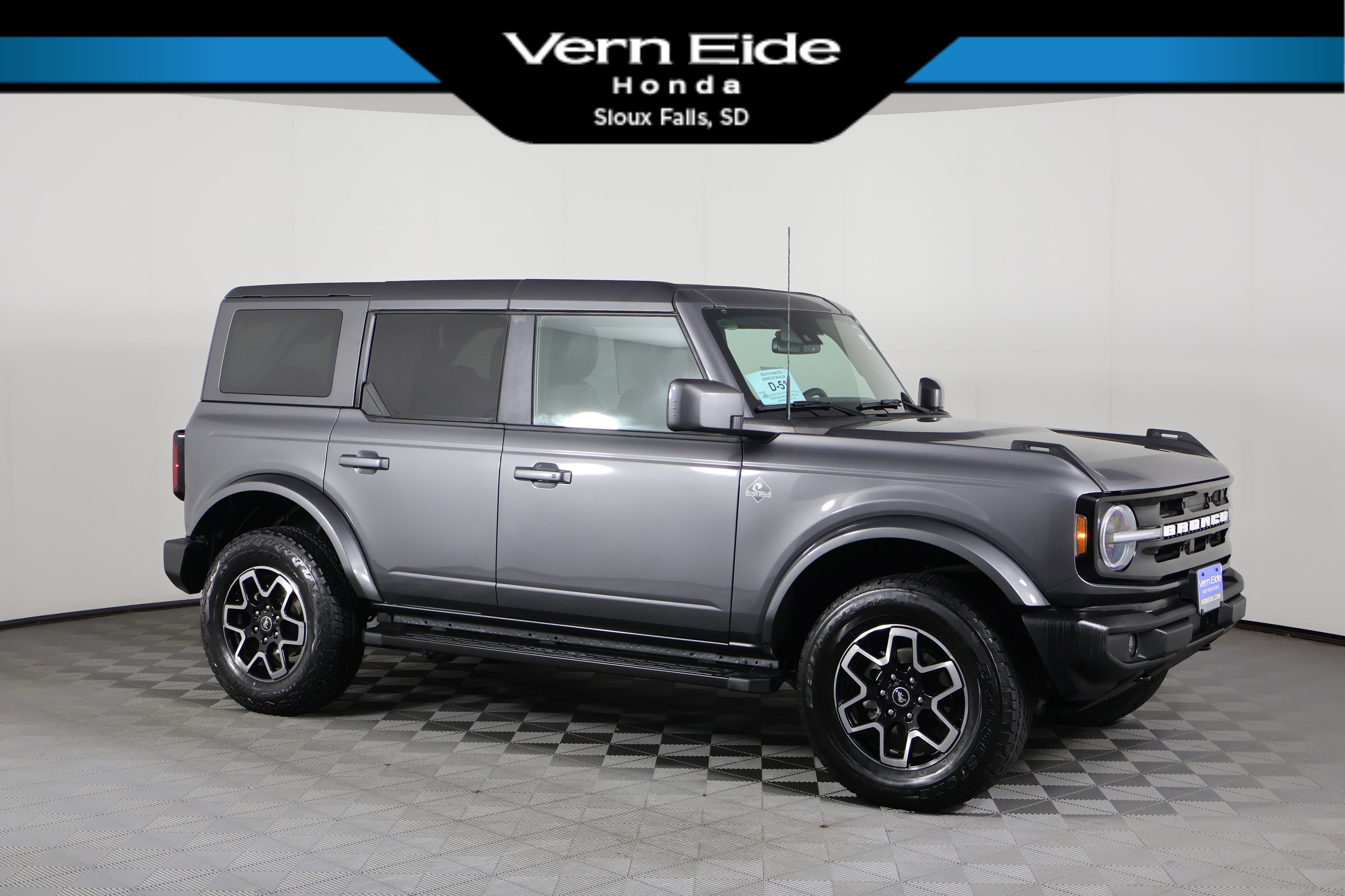 2024 Ford Bronco 4-Door Outer Banks's photo