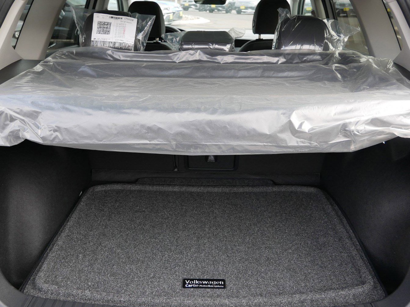 2025 Volkswagen Taos SEL photo 4