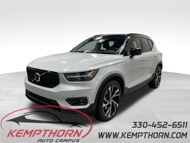 2022 Volvo XC40 R-Design's photo