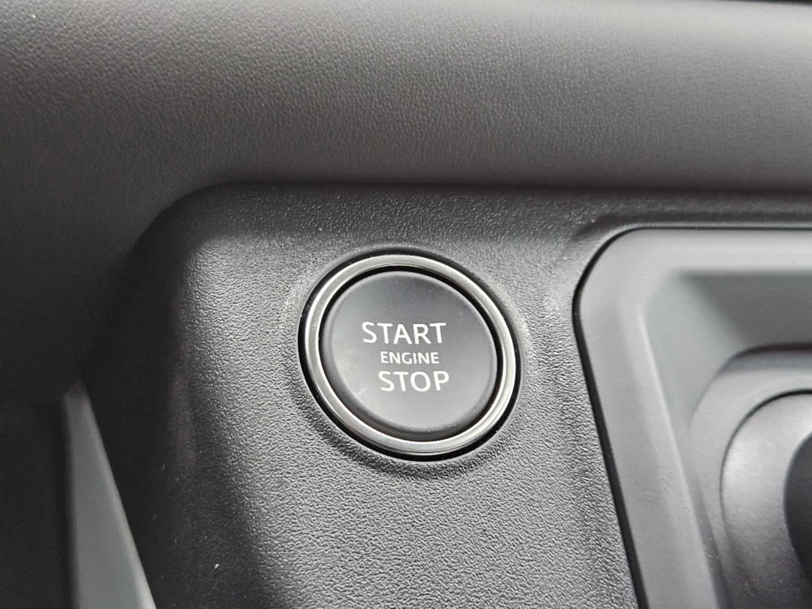 2025 Land Rover Defender 110 X-Dynamic SE photo 17