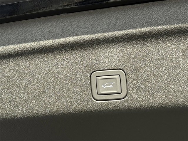 2026 Chevrolet Suburban Premier photo 2