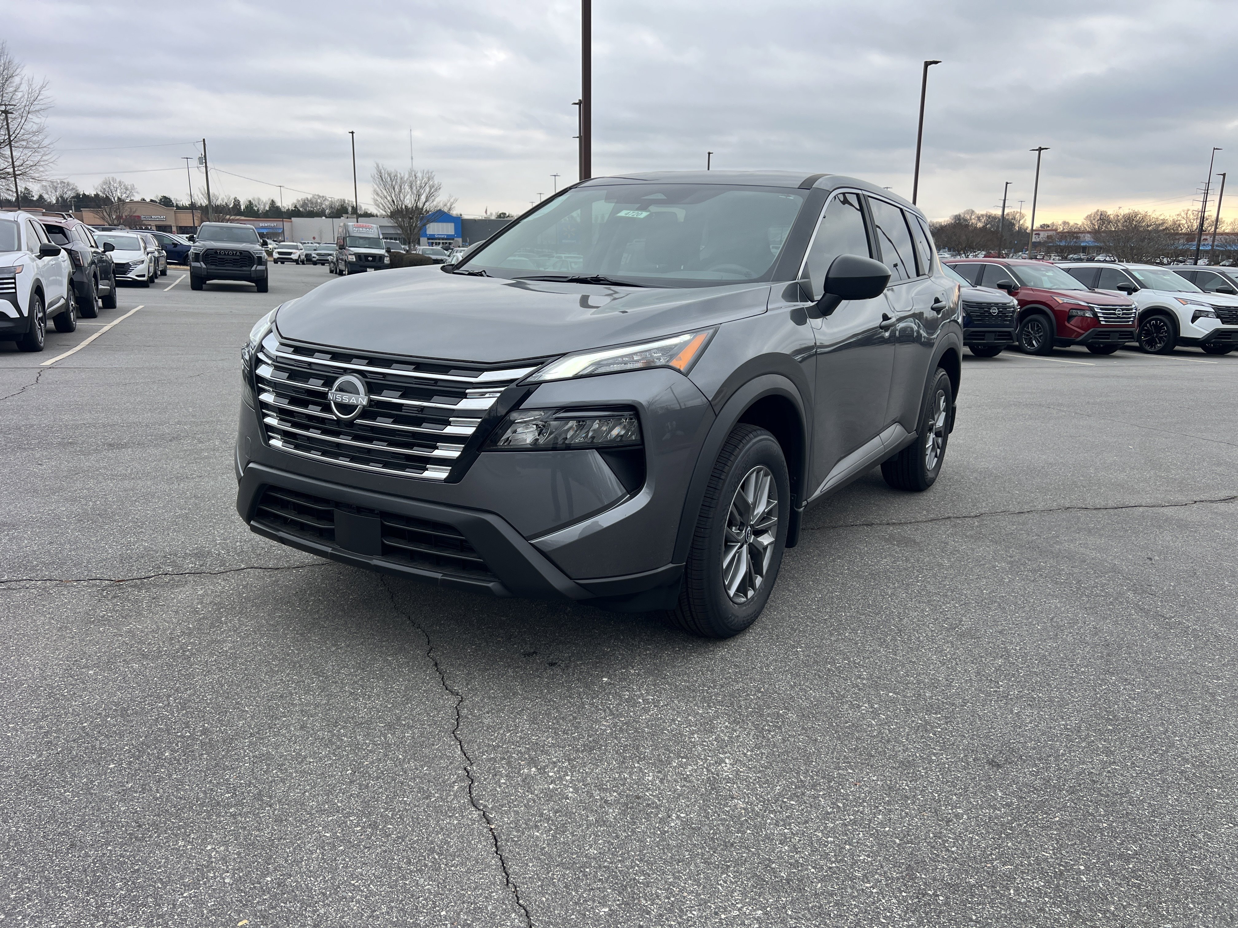 2026 Nissan Rogue S's photo