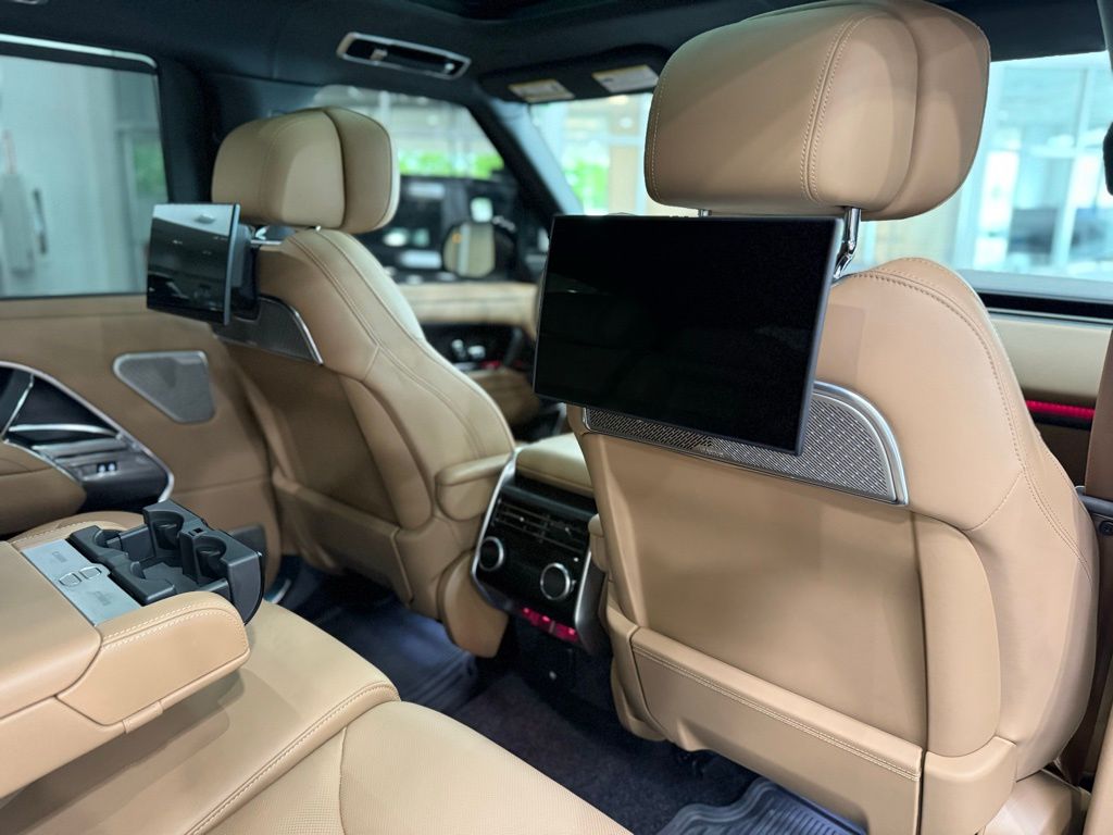 2025 Land Rover Range Rover Autobiography photo 5